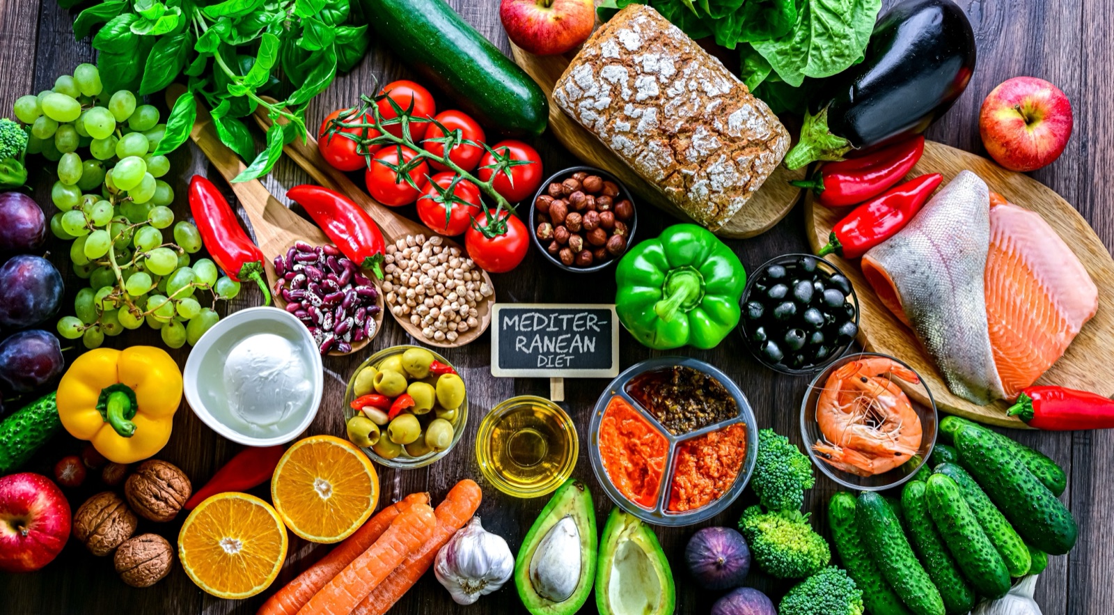 Mediterranean spread: olive oil, fish, vegetables, legumes and whole grains